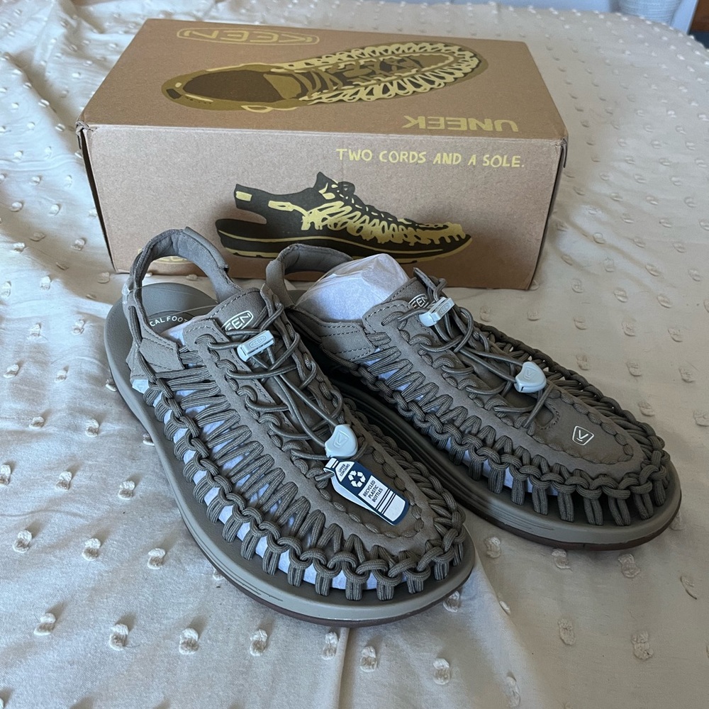 KEEN Men's UNEEK Sandals NIB - Taupe